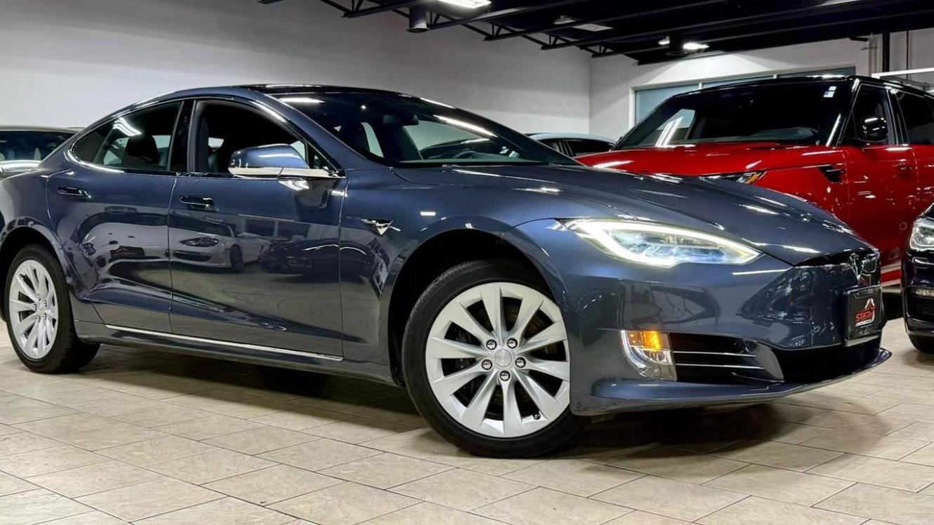 TESLA MODEL S 2018 5YJSA1E22JF253491 image